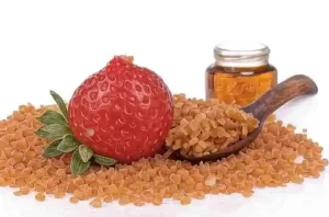 Thick exfoliating scrub made with strawberries, brown sugar, and honey.