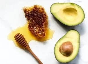 Avocado and honey DIY natural lip masks for deep moisture.