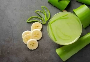 Mashed banana and aloe vera blend for anti-aging skin care.
