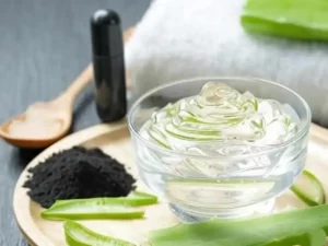 Fresh aloe vera and charcoal powder blend for soothing hydration.