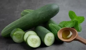 Natural lip masks with cooling cucumber and mint for tired lips.