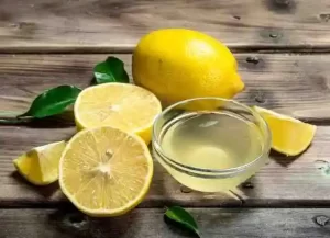 Fresh lemon slices and juice in bowl as natural acne scar remedies at home.