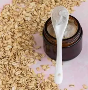 Bowl of oatmeal scrub for exfoliating acne scars naturally.